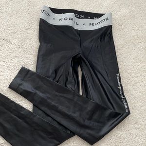 Peloton Koral black leggings.